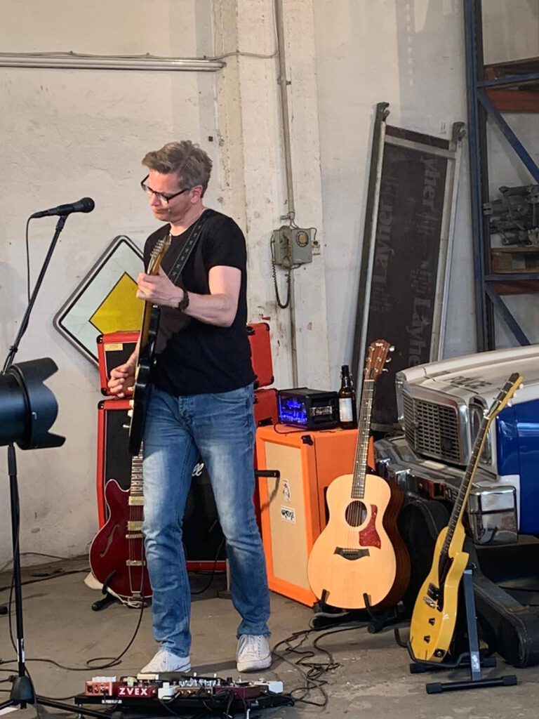 Andreas Buchbinder an der Gitarre